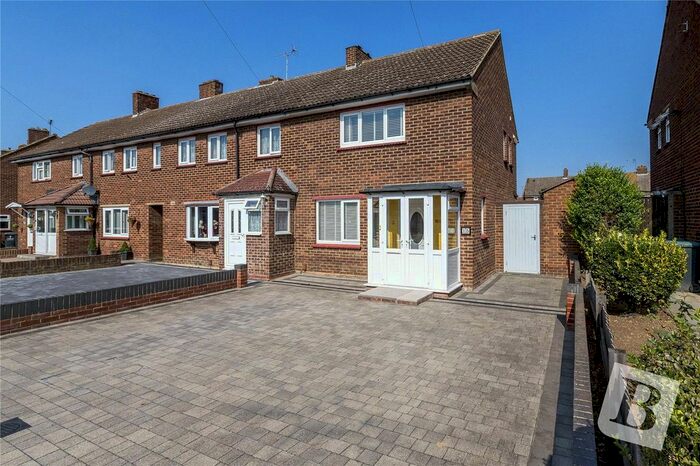 End Of Terrace House To Rent In Rembrandt Drive, Northfleet, Gravesend, Kent, DA11
