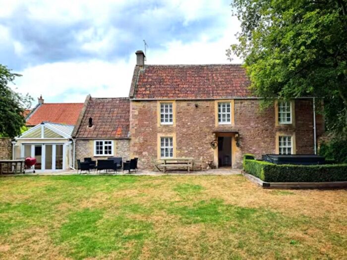 4 Bedroom Apartment To Rent In The Square, Wellow, BA2