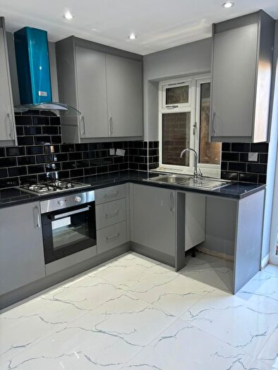 4 Bedroom Semi-Detached Bungalow To Rent In Langley Park Road, Iver, SL0