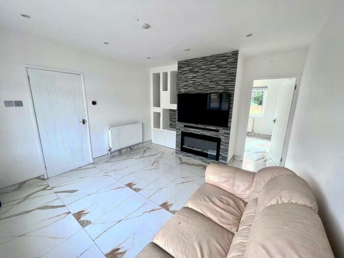 3 Bedroom House To Rent In Earlstone Crescent, BS30