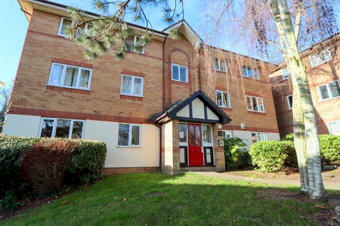 1 Bedroom Flat To Rent In Woodland Grove, Epping, CM16