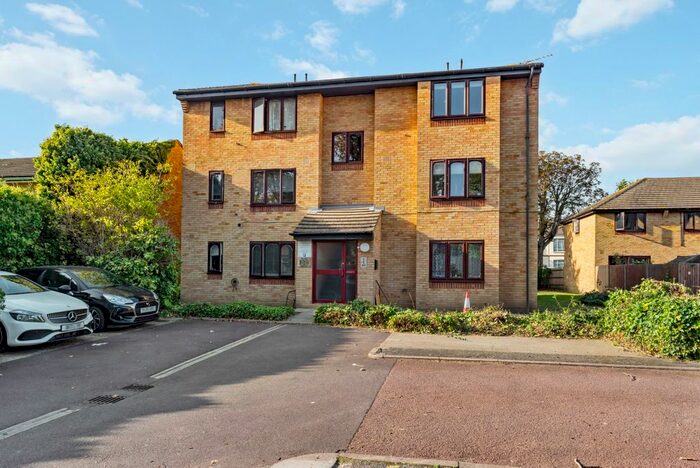 Studio To Rent In Rectory Lane, Tooting, London, SW17