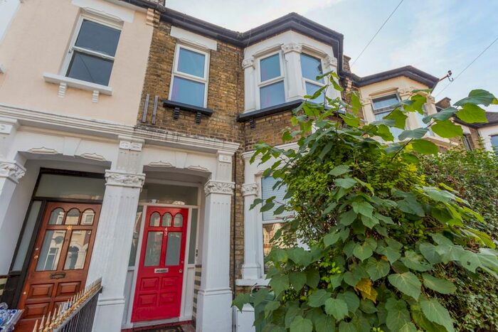2 Bedroom Flat To Rent In Richmond Road, E11