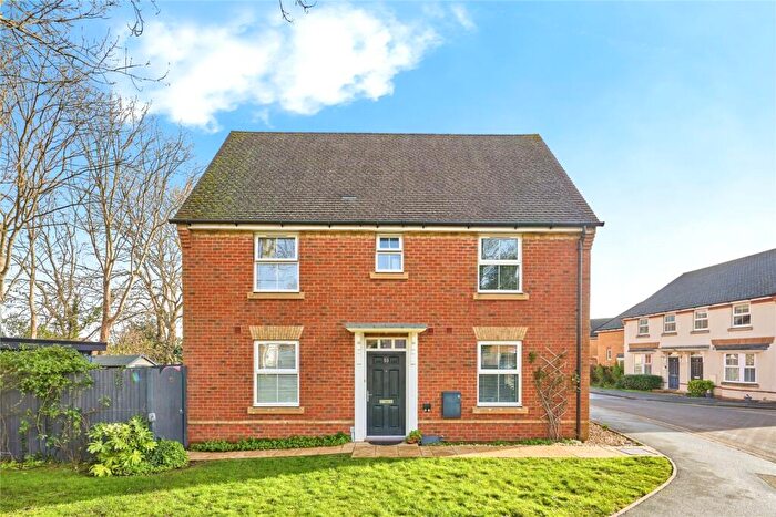 3 Bedroom Semi Detached House For Sale In Snowberry Road, Newport, Isle Of Wight, PO30