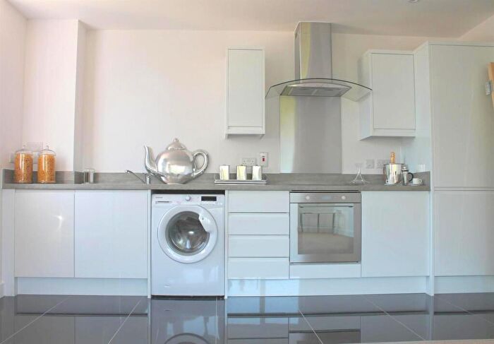 2 Bedroom Flat To Rent In Cantelupe Road, East Grinstead, RH19