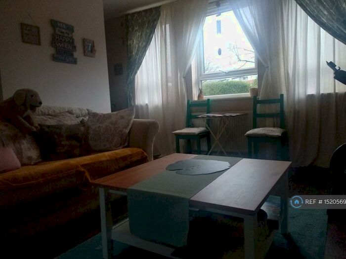 3 Bedroom Semi-Detached House To Rent In Manor Oaks Place, Sheffield, S2