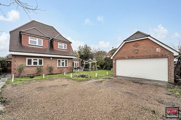 3 Bedroom Detached House For Sale In Feltham Road, Ashford, TW15