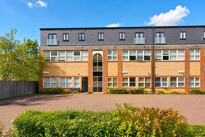 1 Bedroom Apartment For Sale In Woodland Court, Soothouse Spring, St. Albans, Hertfordshire, AL3