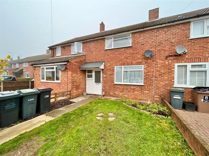 3 Bedroom Terraced House To Rent In Briar Close, Luton, LU2