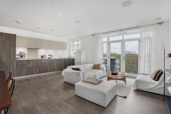 2 Bedroom Flat For Sale In Barham Court, Cuffley, EN6