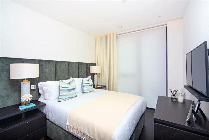 2 Bedroom Flat To Rent In Charles Clowes Walk, SW11