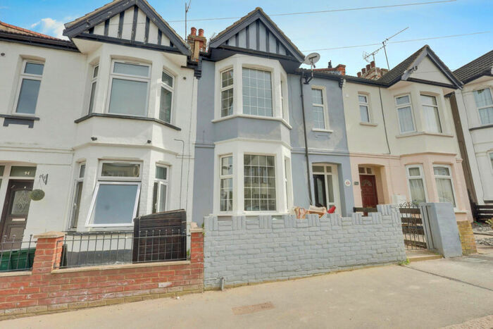 3 Bedroom Terraced House To Rent In Ronald Park Avenue, Westcliff-on-sea, SS0