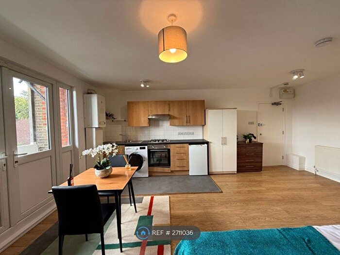 Studio To Rent In Mount View Road, London, N4