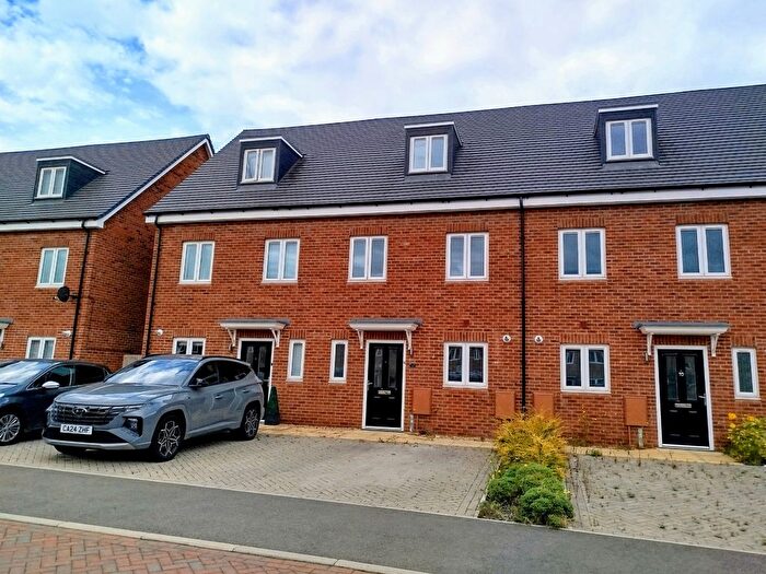 3 Bedroom Town House To Rent In Waterfield Close, Peterborough, PE3