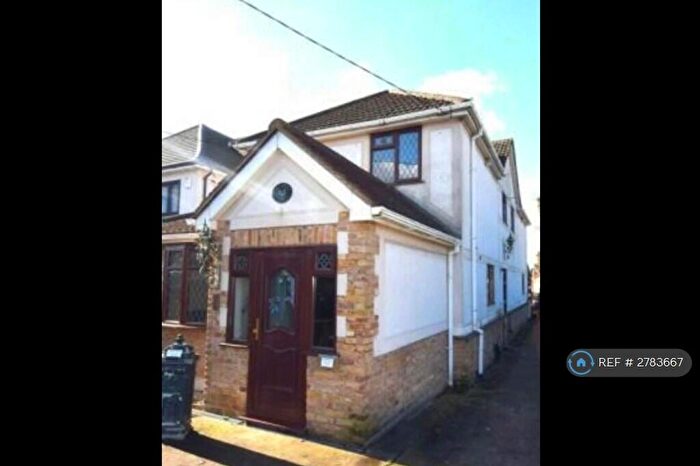 5 Bedroom Detached House To Rent In Pound Lane, Basildon, SS13