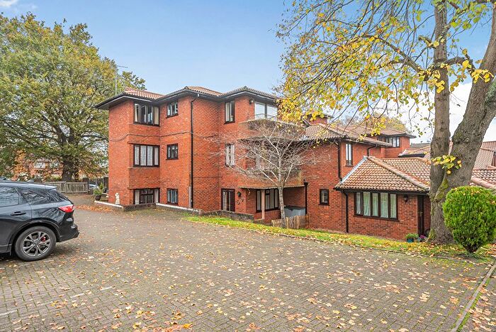 1 Bedroom Property For Sale In Oakmead Green, Epsom, KT18