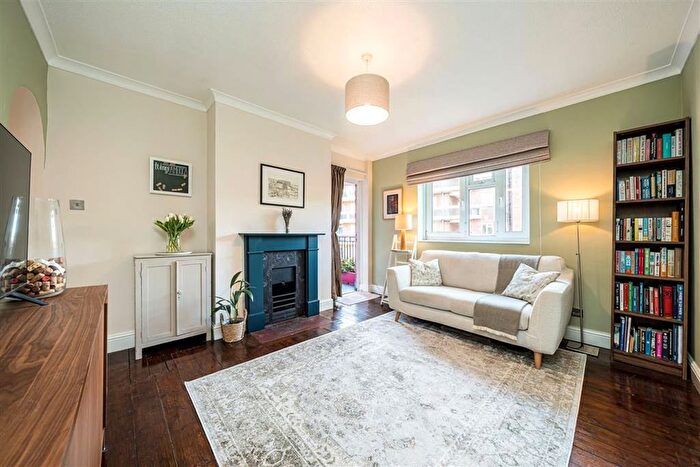 1 Bedroom Flat For Sale In Winchester Close, Walworth, SE17
