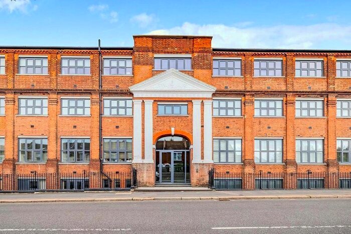 2 Bedroom Flat To Rent In Whippendell Road, Watford, Hertfordshire, WD18