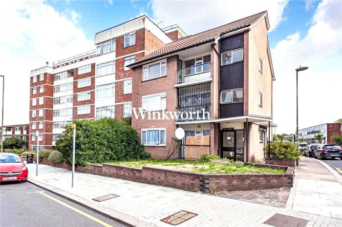 3 Bedroom Apartment To Rent In Ray Court, Golders Green Road, London, NW11