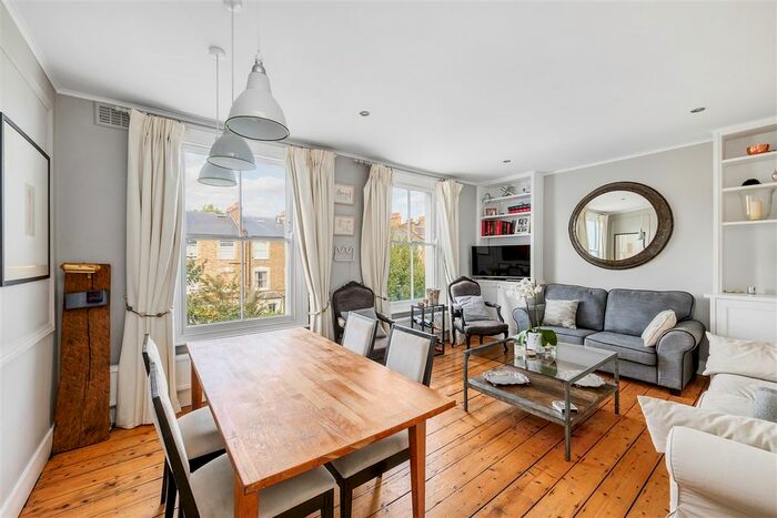 2 Bedroom Maisonette To Rent In Coningham Road, London, W12