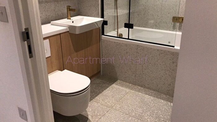 2 Bedroom Flat To Rent In Bouchon, Bouchon Point, Cendal Crescent, Whitechapel, E1