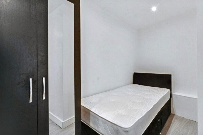 1 Bedroom House Of Multiple Occupation To Rent In Room - Cadogan Close, South Harrow, HA2