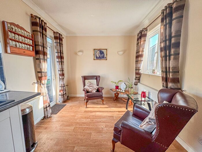 2 Bedroom Semi-Detached House For Sale In Aldermans Hill, Hockley, SS5