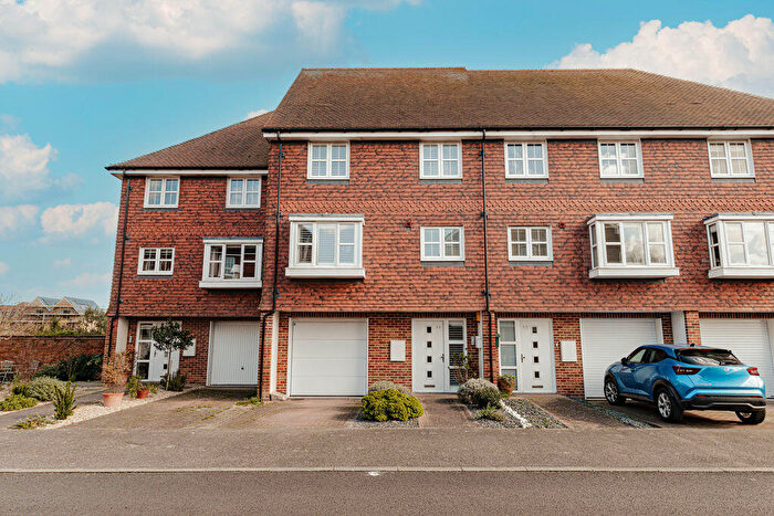4 Bedroom Terraced House For Sale In Willowbank, Sandwich, CT13