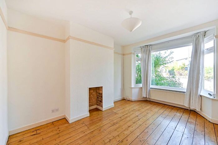 2 Bedroom Maisonette To Rent In Grove Close, Kingston, Kingston Upon Thames, KT1