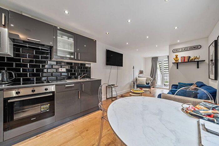 2 Bedroom Flat To Rent In Crystal Palace Road, East Dulwich, London, SE22