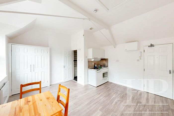 Studio To Rent In Ifield Road, Crawley, RH11