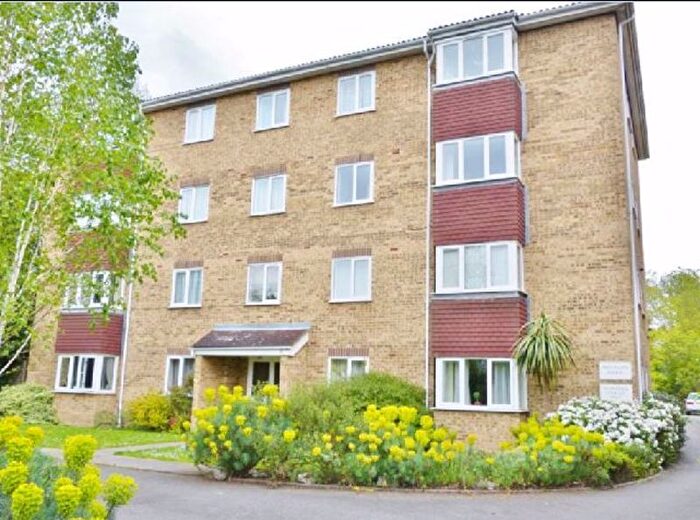 1 Bedroom Flat To Rent In Galsworthy Road, Kingston Upon Thames, KT2