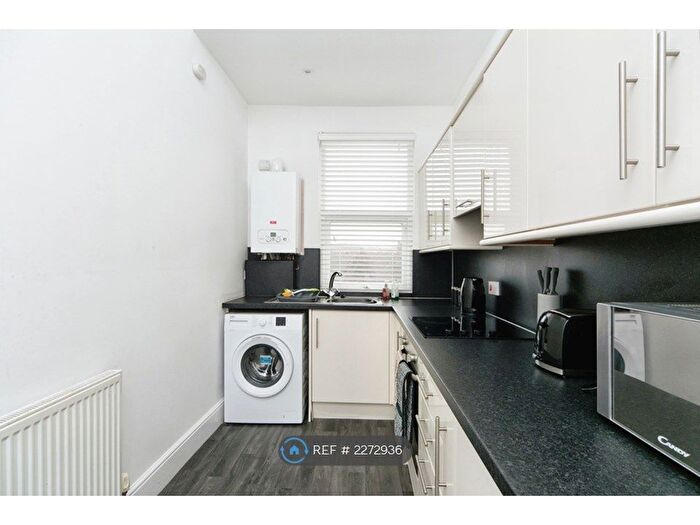 2 Bedroom Flat To Rent In Carmen Sylva Rd, Llandudno, LL30