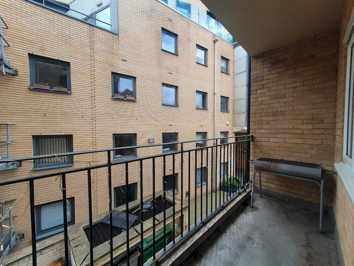 2 Bedroom Flat To Rent In Red Lion Square, Wandsworth High Street, London, SW18