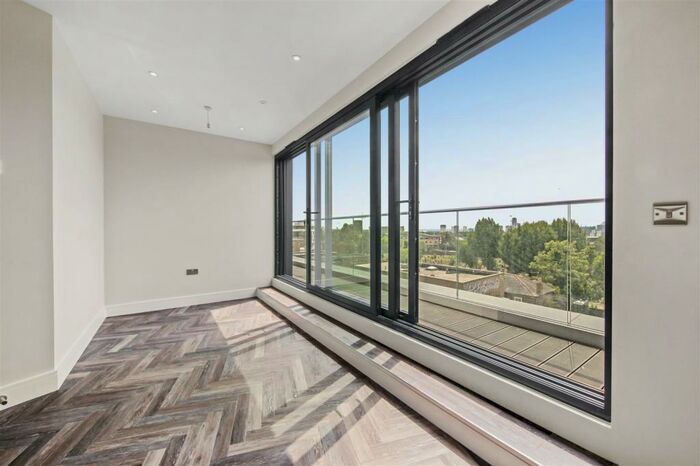 2 Bedroom Penthouse To Rent In Harrow Road, Kensal Green, London, NW10