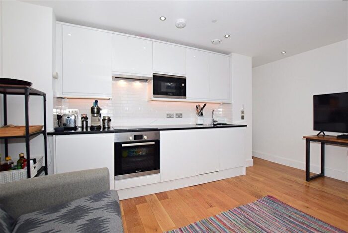 1 Bedroom Flat For Sale In Sutton Court Road, Sutton, Surrey, SM1