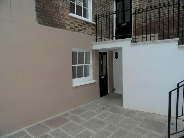 2 Bedroom Flat To Rent In Queen Street, Chelmsford, CM2