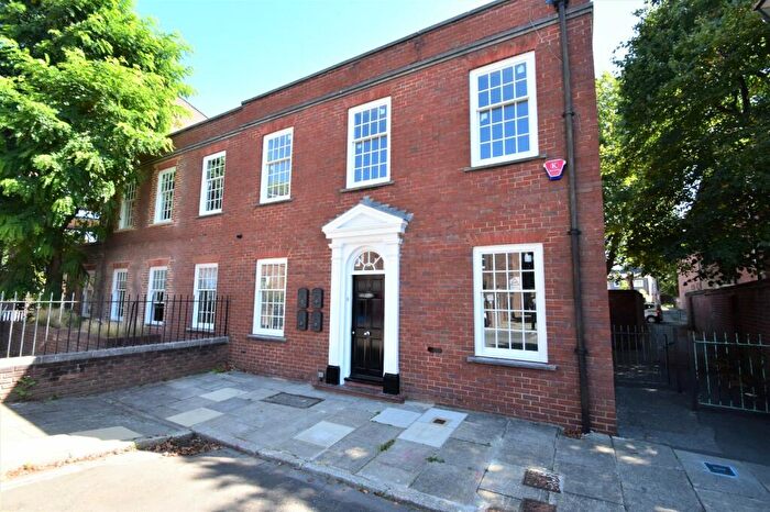 2 Bedroom Flat To Rent In Old Commercial Road, Portsmouth, Hampshire, PO1