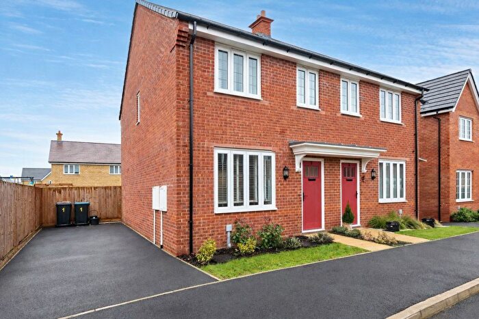 3 Bedroom Semi Detached House For Sale In Powell Lane, Carterton, OX18