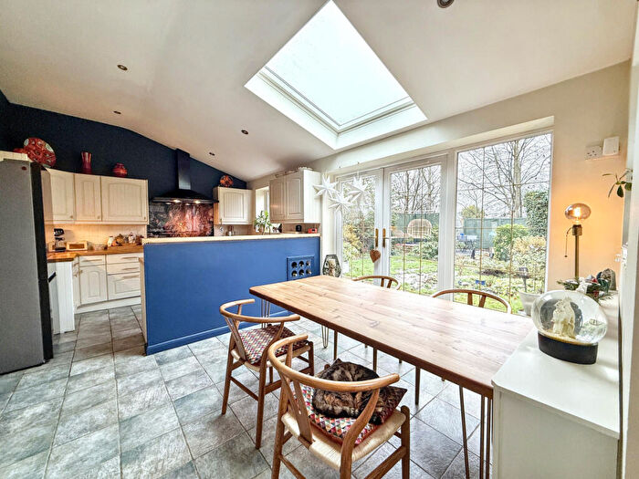 3 Bedroom Cottage For Sale In Shrivenham Road, Swindon, SN6