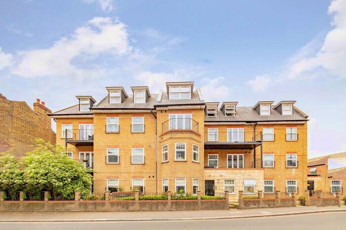 2 Bedroom Flat To Rent In Windmill Road, Brentford, TW8