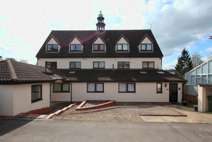 2 Bedroom Flat To Rent In Albany Park, Albany Road, Tivoli, Cheltenham, GL50