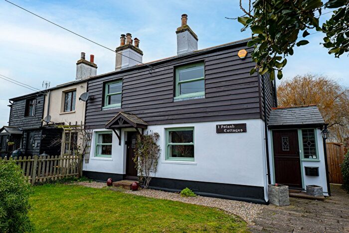 3 Bedroom Semi-detached House For Sale In Barling Road, Southend-On-Sea, SS3