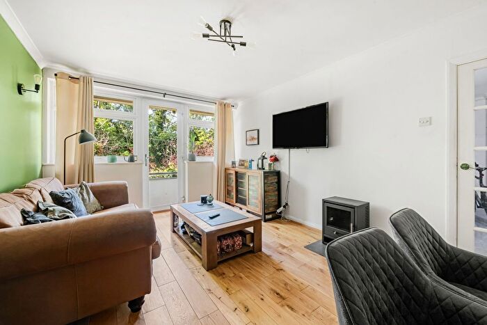 2 Bedroom Flat For Sale In Westhall Road, Warlingham, CR6