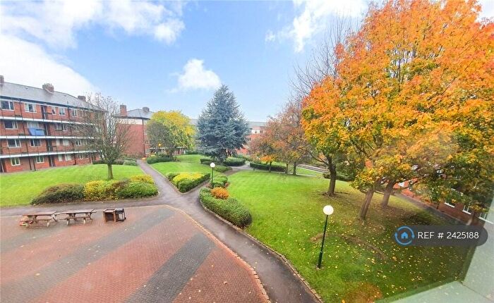 2 Bedroom Flat To Rent In Redmires Court, Salford, M5