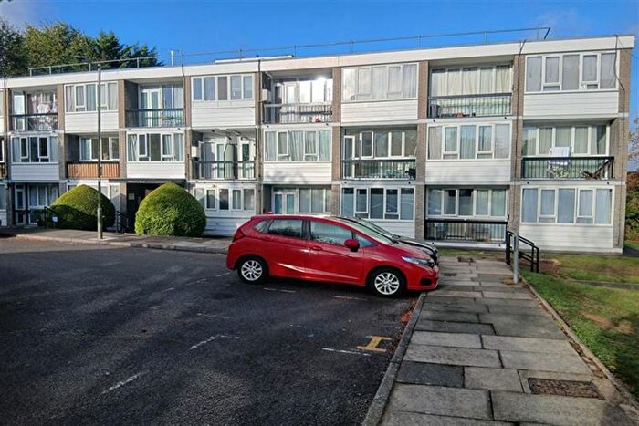Studio To Rent In Ashbourne Court, Ashbourne Close, Woodside Park, N12