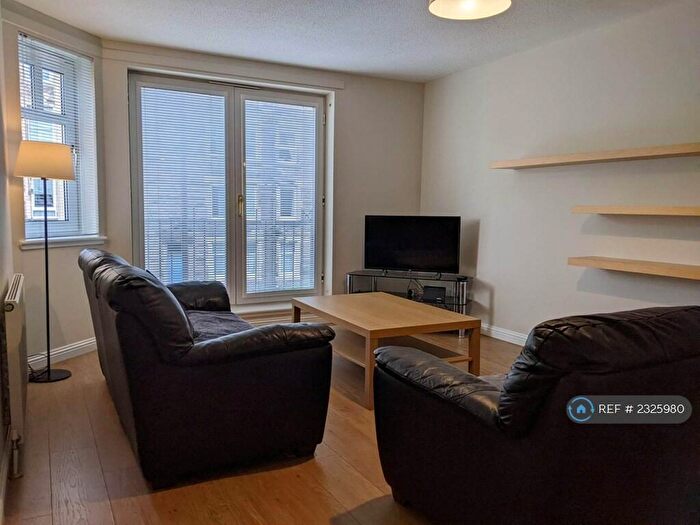 3 Bedroom Flat To Rent In Sinclair Place, Edinburgh, EH11