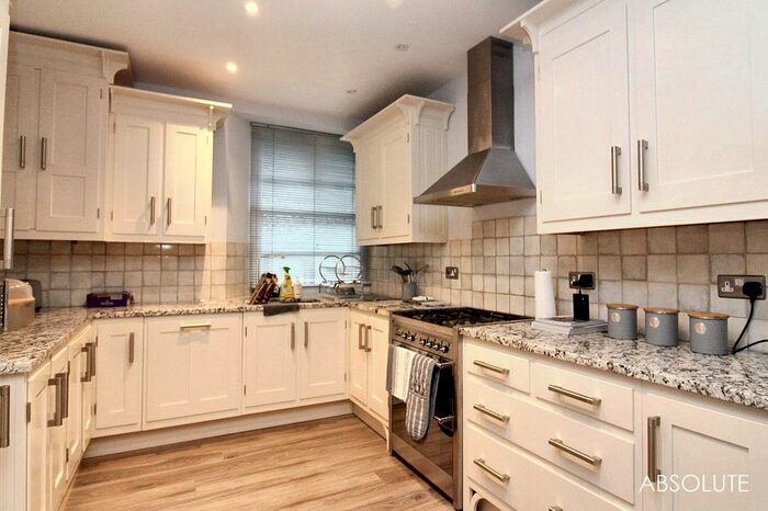2 Bedroom Flat To Rent In Higher Warberry Road, The Larches Higher Warberry Road, TQ1