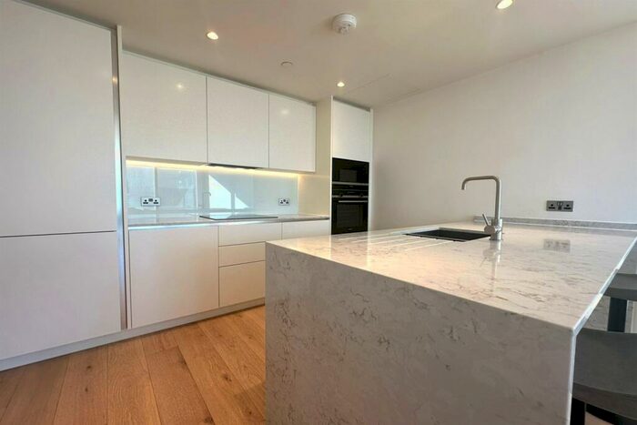 1 Bedroom Apartment To Rent In Hampton Tower, Marsh Wall, Canary Wharf, London, E14
