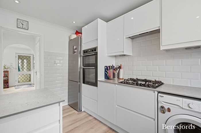 4 Bedroom Detached House For Sale In Brocksparkwood, Brentwood, CM13